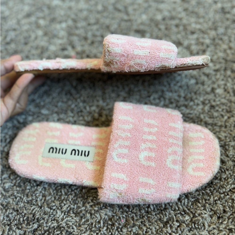 Miu Miu pink Logo terry cloth Pool Sandals slides - Picture 5 of 13